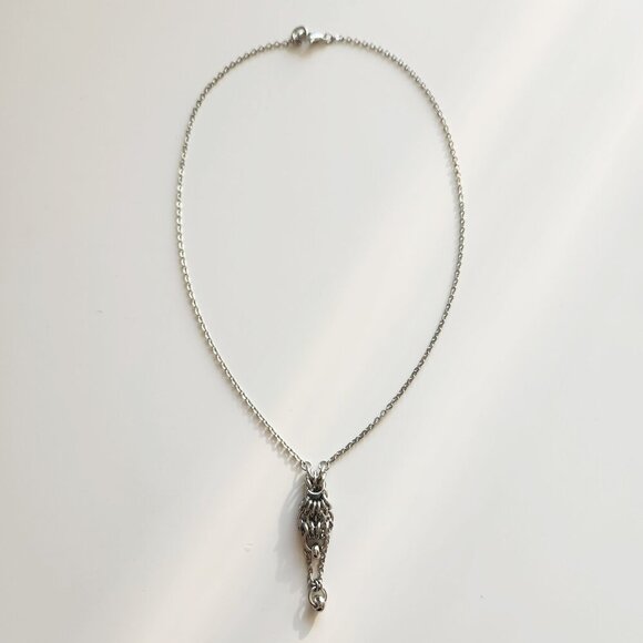 Vintage Victorian Gothic long silver pendant on a small chain necklace - Picture 5 of 10